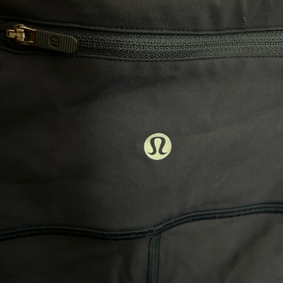 Lululemon On Your Mark Crop 23" Midnight Navy Ruched Athletic Leggings Size 6 - Picture 6 of 8